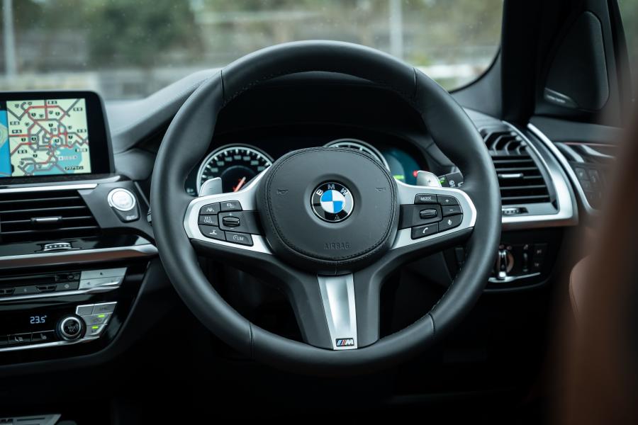 Детали интерьера BMW X3 M40d (G01) 2019 года  (JP) (фото 11 из 28)